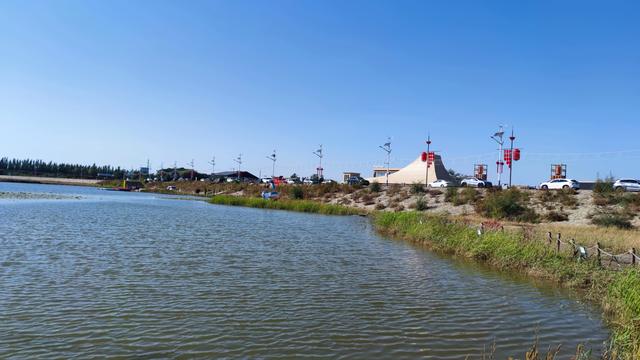 包头天下黄河第一村，靠着黄河边，风景还是不错的