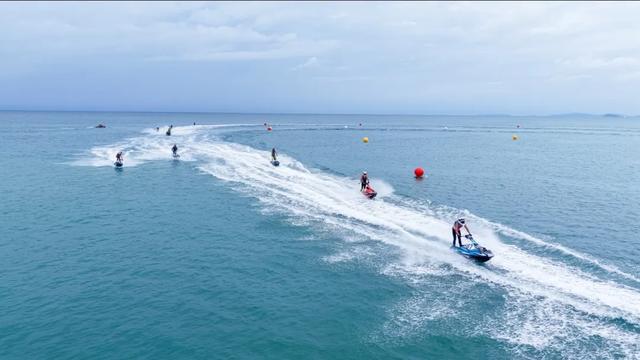 三场大赛嗨到年底！跟着冲浪赛游万宁，在暖冬里重温夏日