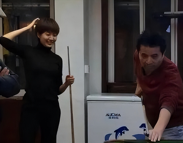 原来她就是毕福剑的关门弟子，师傅落魄不离不弃，现状曝光太意外