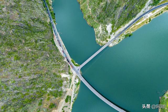 路遇拥堵，发现这座以礼河大桥意义非凡，让巧家县的天堑变成通途
