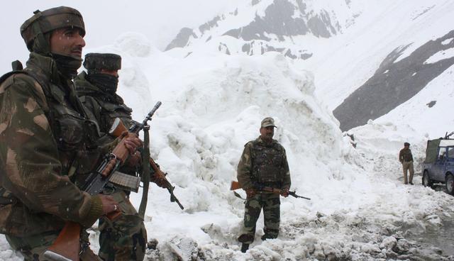 中印边境无人哨兵上岗，印度人笑它是稻草人，军方却笑不出来