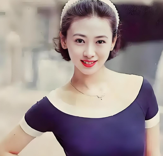 她出身清华大学，因拍三级片与父母决裂，如今再不让女儿进娱乐圈