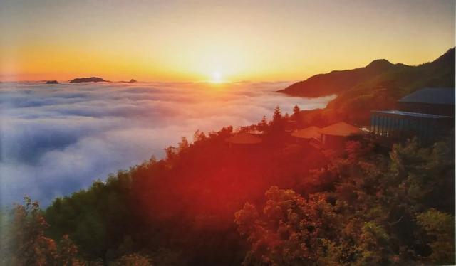 云端守候:在 天柱山巅,我住进离太阳最近的悬崖民宿