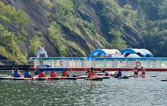 连城九龙湖:新增水上桨板项目 解锁清凉游玩体验