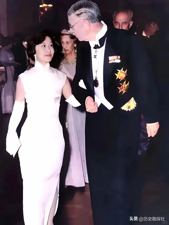 杨振宁发妻杜致礼有多美？1949年在美国的留影，22岁的她气质不凡