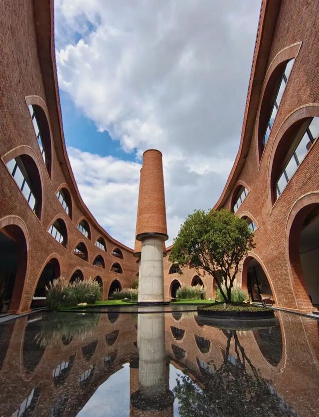 不输昆明！高铁可达20℃暖冬小城，泡温泉晒太阳水果随吃！人少物价低，6元就嗦粉！