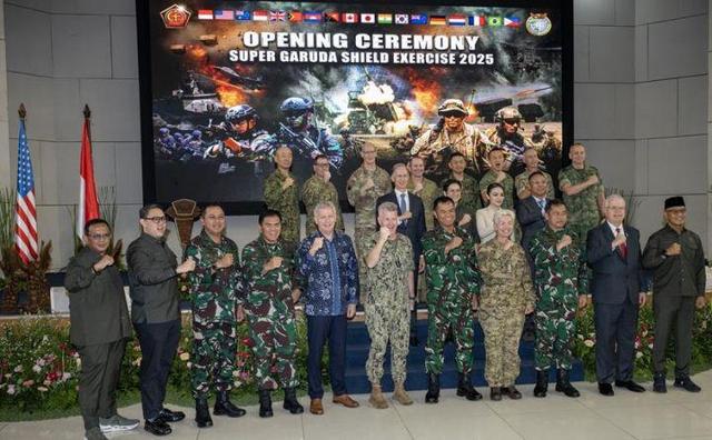 九三阅兵逼近之际，大批美军落地特殊地点，对中国展开多线围堵？