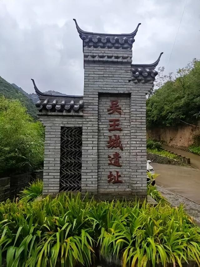(胡雨欣)徽县考察记：秋雨中随师友循古道，探千年文脉