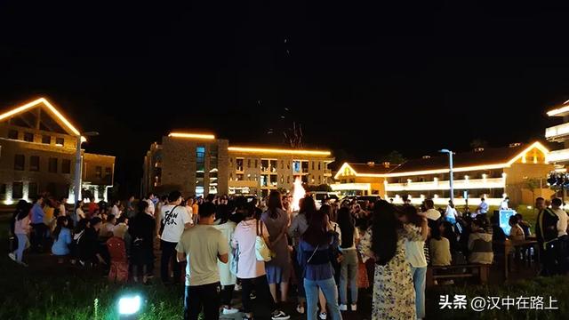 别把自己烤化了,赶紧去汉中黎坪享受22℃的清凉空调!