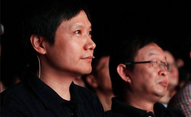 雷军带火陈年，凡客直播冲第一，小米股价却跌了8个点