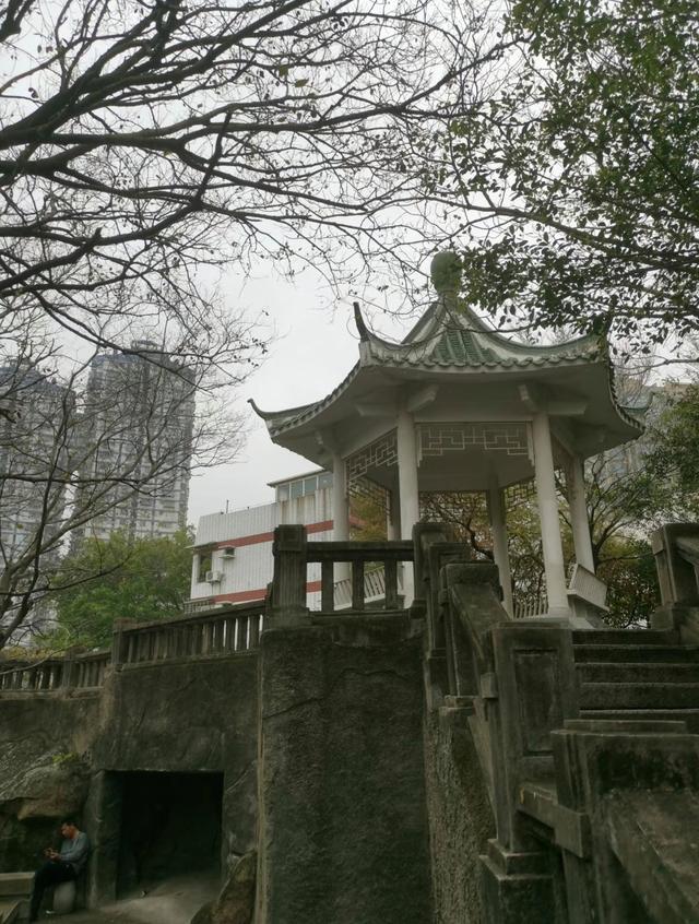 厦门中山公园魁星山，隐匿于闹市中，是清代福建兴泉永道署后花园