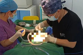山东健康集团莱芜中心医院：慧眼识病 “黄豆粒”大小的肿物竟是皮肤癌！图片
