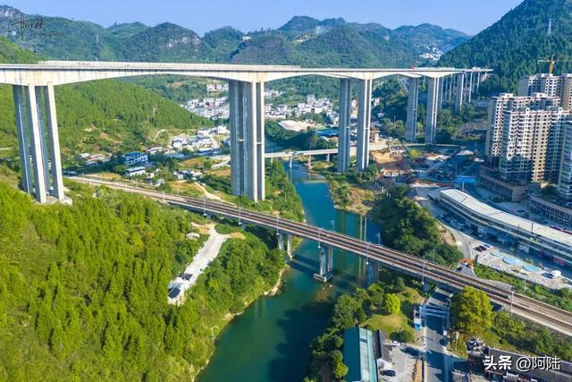 铜仁民族风情园近况比较尴尬,亲测罕有人至,游客还没工作人员多