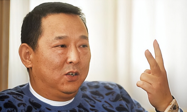 最牛黑老大！与12名女星有染，一顿饭上百万，被捕时：谁敢治我罪
