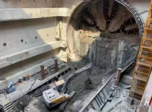 地下巨龙的“排泄物”去哪了？揭秘地铁深挖泥土的消失与价值重生