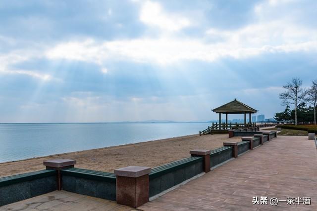 自驾车营地：山东威海荣成沿海床车房车免费露营地停车场自驾营地