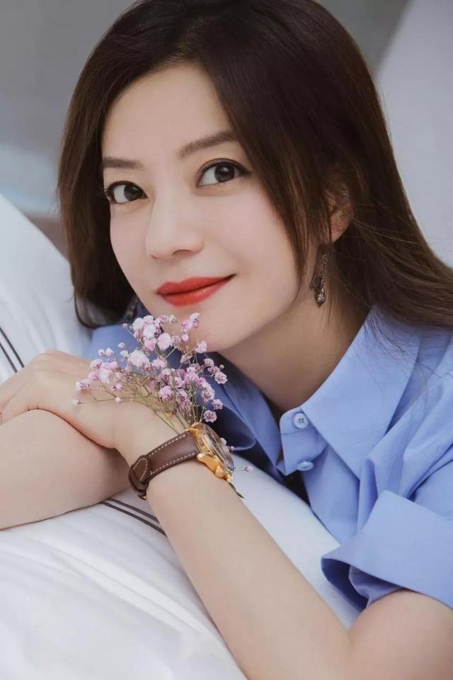 拔出萝卜带出泥！49岁赵薇近况被曝，原来圈内封杀只是冰山一角