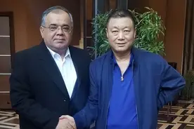 新疆身价200亿的次首富，膝下竟拥有503个孩子？曾在市场楼顶蜗居图片