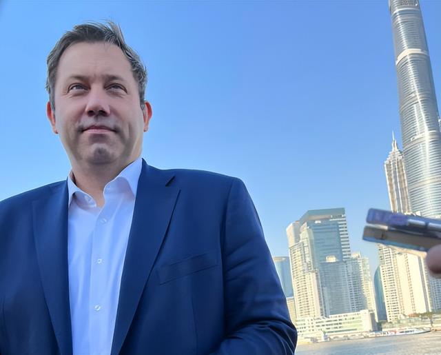 日本话音刚落，又一国介入台海，专机已经离华，要逼中国做3件事