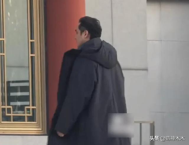 唐嫣疑现身悼念罗晋父亲,打扮严实在入口迎宾,被曝曾悄悄去探病