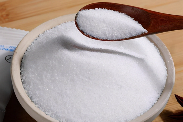 从"白色黄金"到廉价调味品：工业革命如何终结盐的昂贵时代