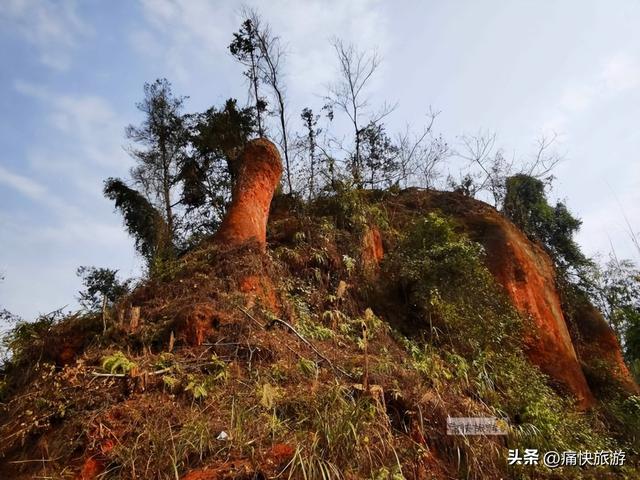 自贡丹霞之贡井桥头穿山洞