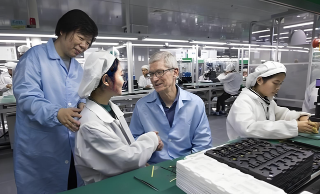 首次关店！暴跌14%，“手机一哥”跌落神坛，靠伪中产支撑销量