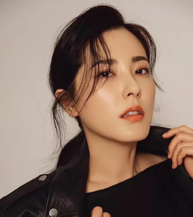 她是两百年难遇的美人，靠美貌“征服”无数男人，如今47岁仍未婚