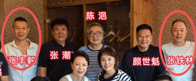 时隔47年，张丰毅和张铁林再次同框，一个帅成小伙，一个大腹便便