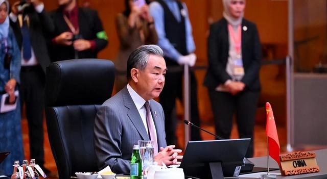 王毅外长立下大功，用美国最意想不到的方式，中国接下了“战书”