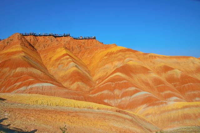 张掖七彩丹霞，一处“被上帝打翻的调色盘”，看大自然的鬼斧神工