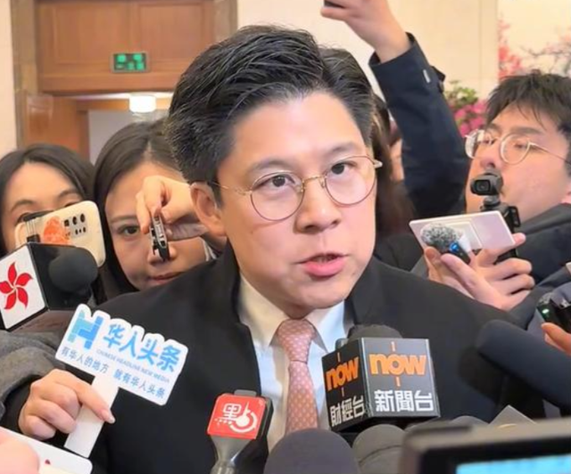 这次，现身九三阅兵的霍家，揭开李嘉诚仅剩的体面，霍震霆说对了