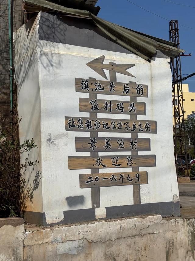 滇池边藏了个“小鼓浪屿”，白房子+彩虹桥+喂海鸥…朋友圈收割机