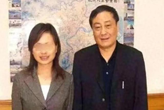 宗庆后遗产案再曝猛料：三房管家貌不惊人，所生子竟由二房抚养？