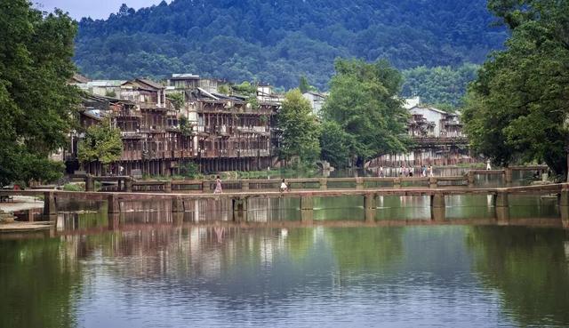 来瞅瞅→邛崃的这座千年古镇有多绝?