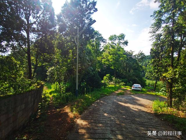 老人岩与磨刀岩：走过万仞崖壁之间不足一尺宽的险峻小道
