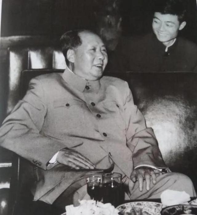 67年，傅崇碧被查出将30多位老干部藏在卫戍区，毛主席：我让办的