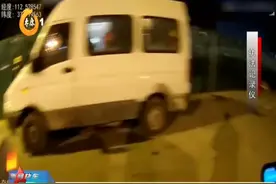 【视频】太原：十几个人挤一车 这样超载要不得图片