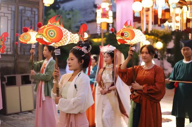 古城的秘密|让古代仕女图围坐观赏的八角千丝灯