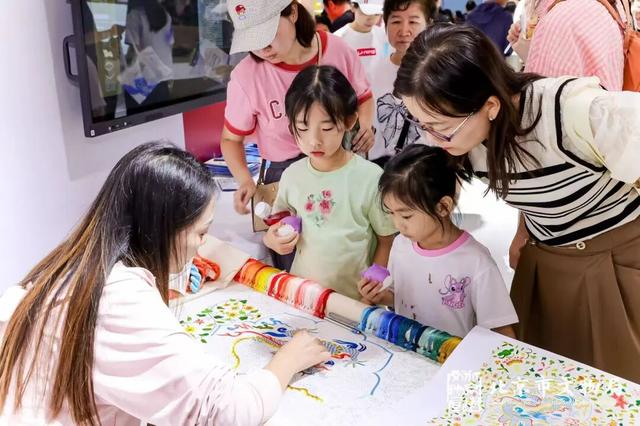 2025服贸会｜不舍再见，明年再会！服贸会文博展区5天解锁 “博物馆新玩法”：看、摸、带、玩一次体验全