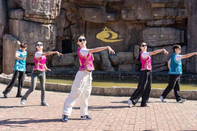 跨越千里，共赴绿茵！“赣超”宜春队携手“蒙超”通辽队同游明月山！