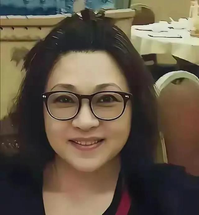 黄秋燕近况曝光！二婚后幸福，俩女儿回北京工作，对李连杰已释然