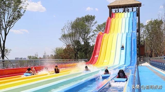 欢乐龙湾温泉水乐园：东北海滨的戏水狂欢天堂