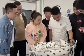 恭喜！千万粉丝网红舞帝利哥官宣三胎得女，凑成一个好字让人羡慕图片