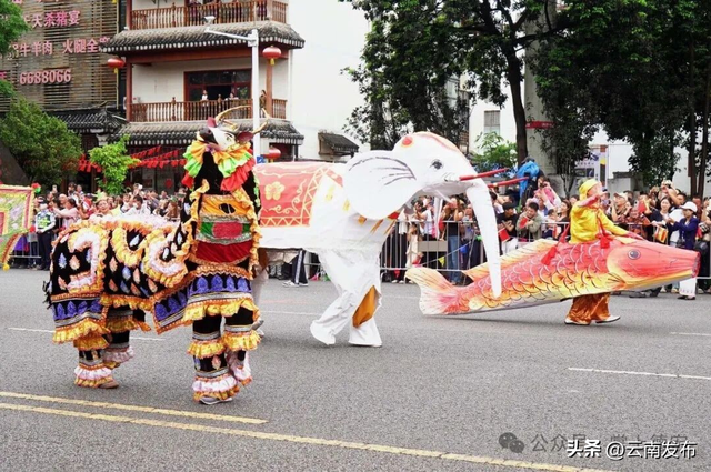 一起狂欢！第二十届中缅胞波狂欢节在瑞丽举行