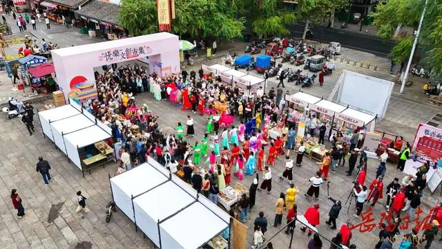 岳阳楼前全员穿越，这波国风操作太酷了！