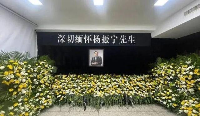 杨振宁追悼会确定，生前状态曝光，意外摔跤住院	，翁帆或早有预料