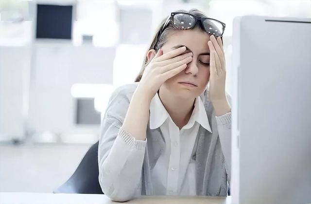总是犯困是大病的征兆，经常犯困的人，可能和这6种疾病有关