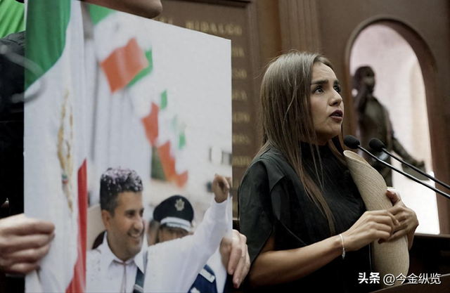 墨西哥市长亡灵节遭枪杀！警方保护失效，凶手连开7枪震惊全场！