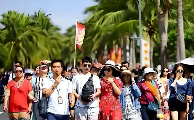 泰国大量水果腐烂，因为摊上的一句中文，中国游客：自己留着吧